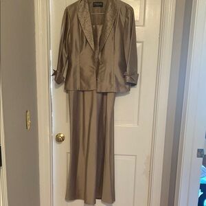 Jessica Howard evening Size 14 Dress and Jacket Set $55.